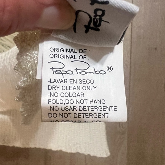 Pepa Pombo Handmade Women's Scarf - Picture 5 of 7